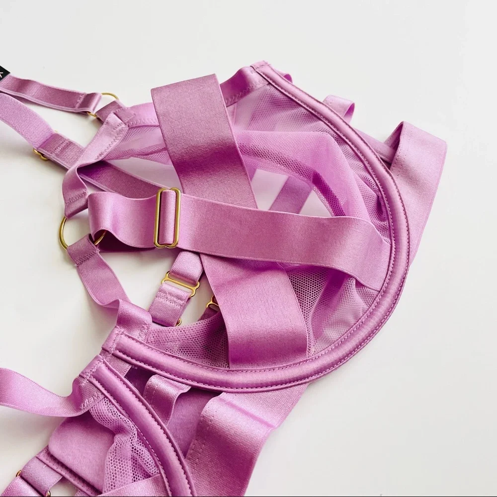 38D Victoria’s Secret lilac strappy harness bra